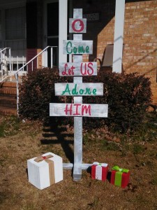 Beautiful handmade Pallet Christmas tree and Pallet Christmas presents. This set would make a wonderful display on a front porch or in a yard!