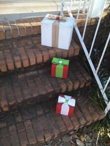 Pallet Christmas presents. Wonderful displays for your steps!